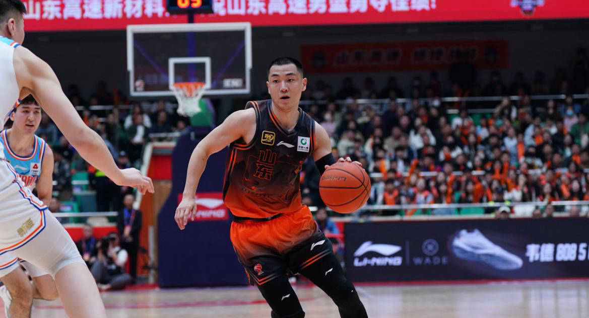 山东男篮再次主场胜利，球队士气高涨