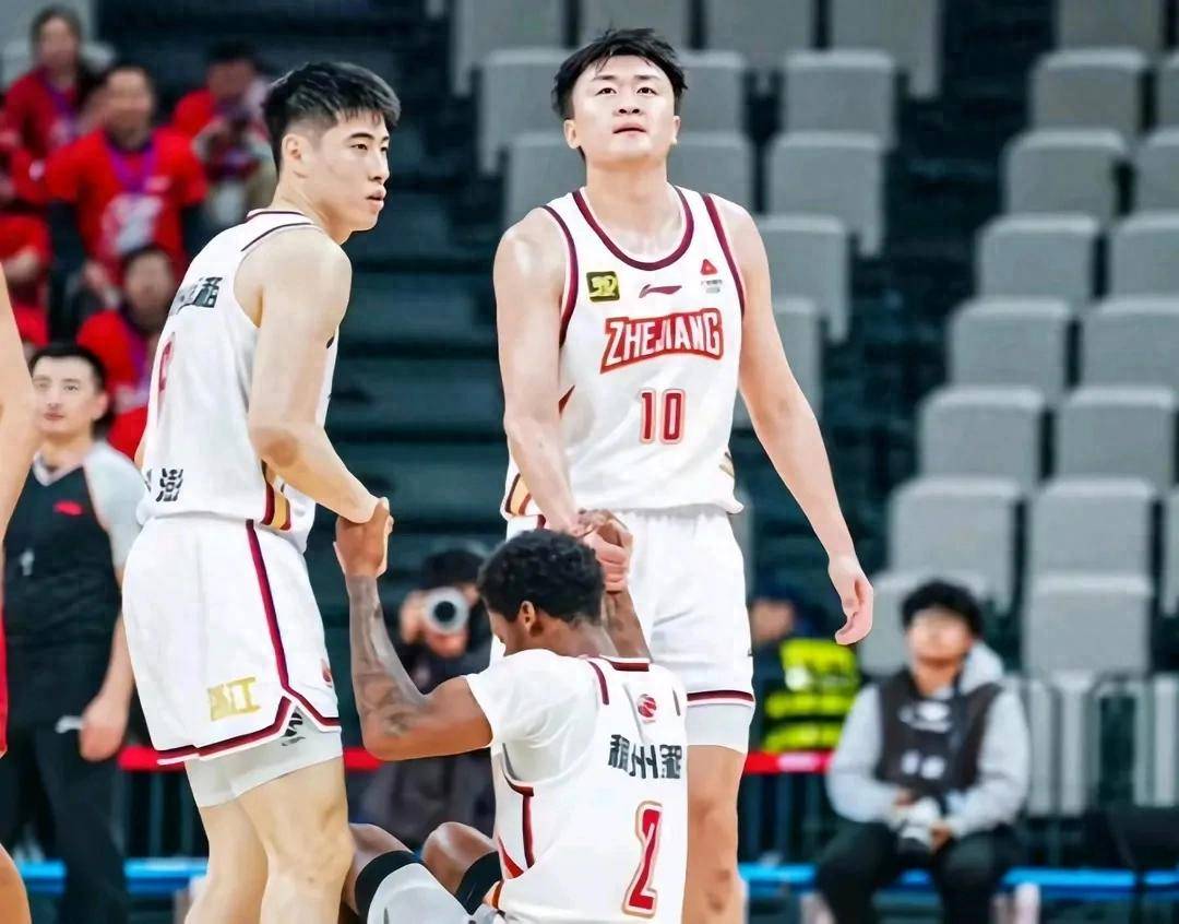 福建男篮奋勇拼搏，力争胜利的简单介绍