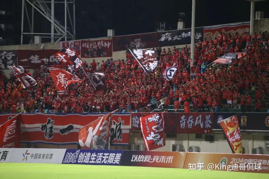 九游体育官网-包含广州队主场告捷，球迷热情庆祝胜利的词条