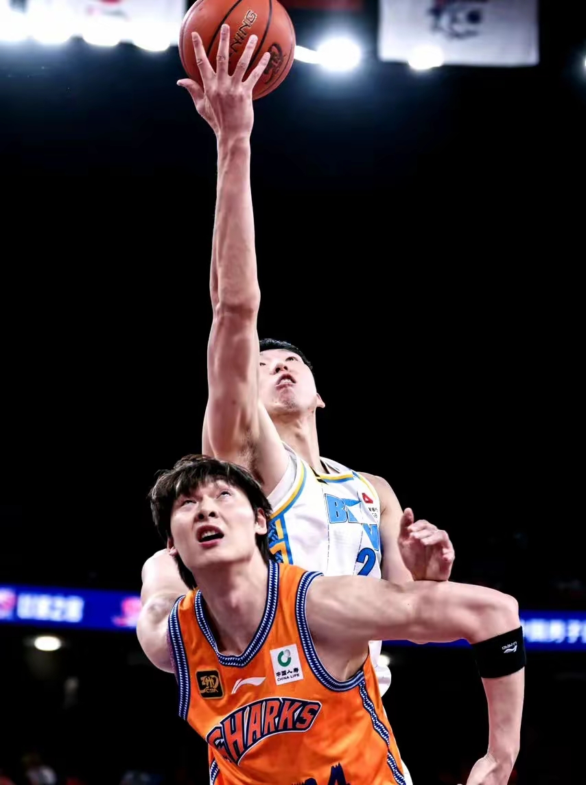 九游体育登录-吉林九台男篮大胜上海男篮，斩获九连胜