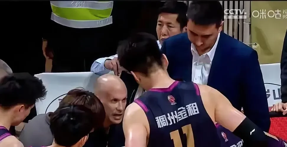 包含浙江队主教练谈战术调整，力求改善表现的词条